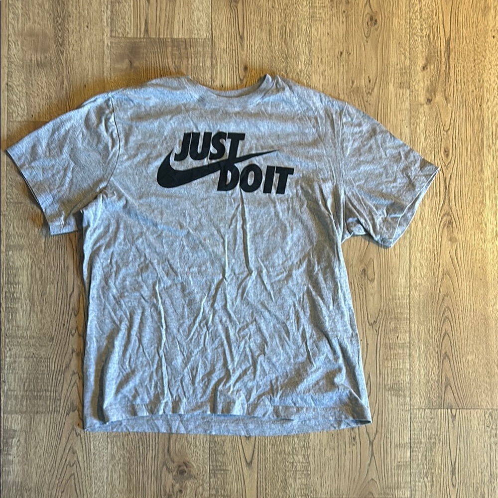 Nike Men's Grey T-Shirt